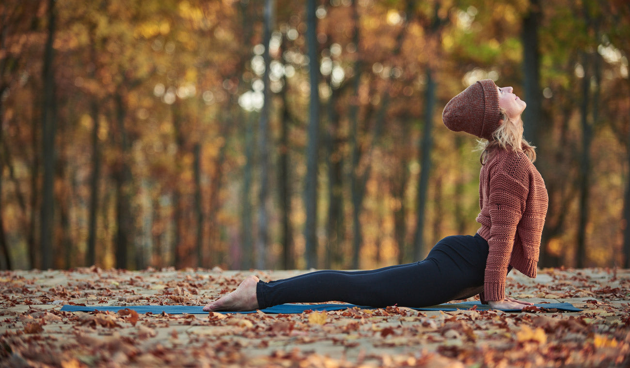 Kleine Herbst-Yoga-Einheit für dein Wohlbefinden