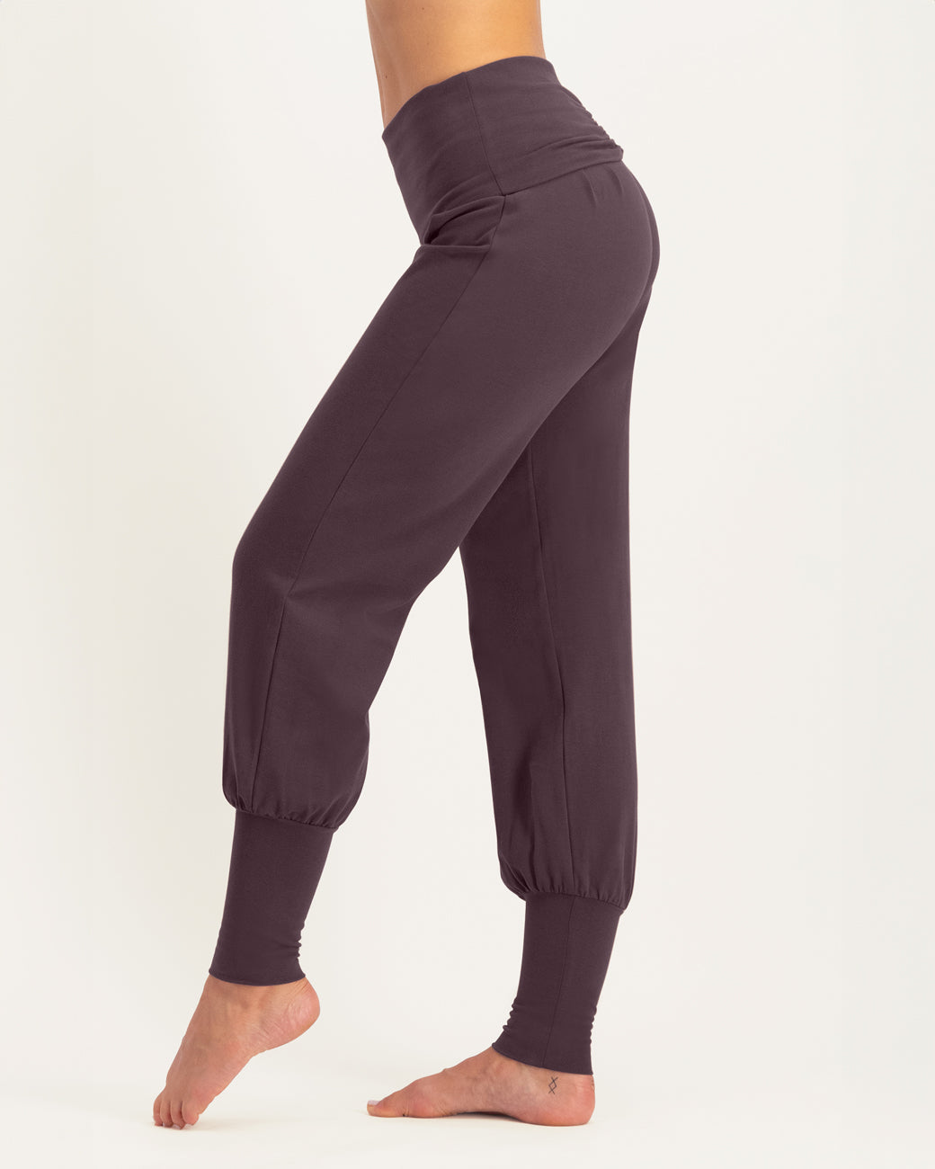 Urban Goddess Yogahose Devi - Berry   